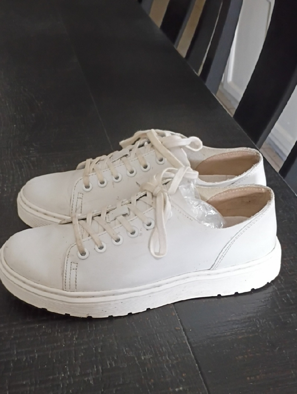 DR.MARTENS Unisex Classic White Lace-Up Sneakers